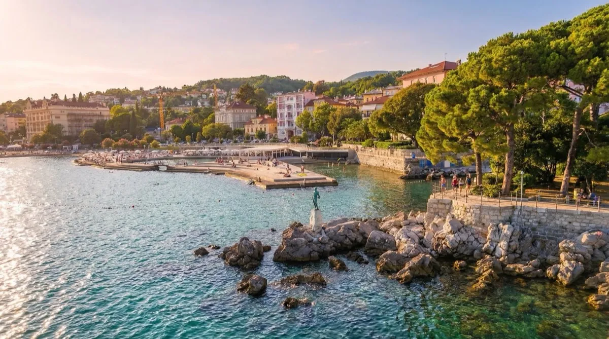 Küstenblick auf Opatija an der kroatischen Riviera