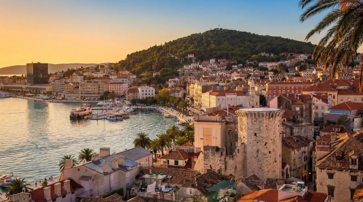 Altstadt von Split mit Diokletianpalast und Hafen