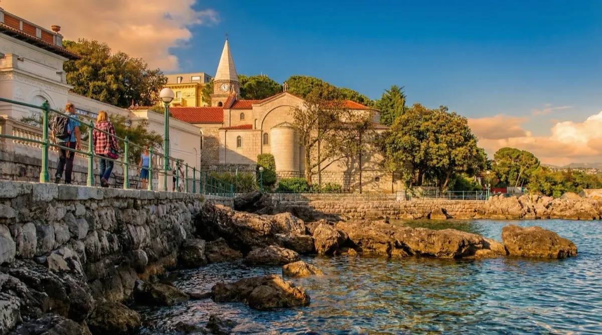 Lungomare Promenade in Opatija entlang der Adriaküste